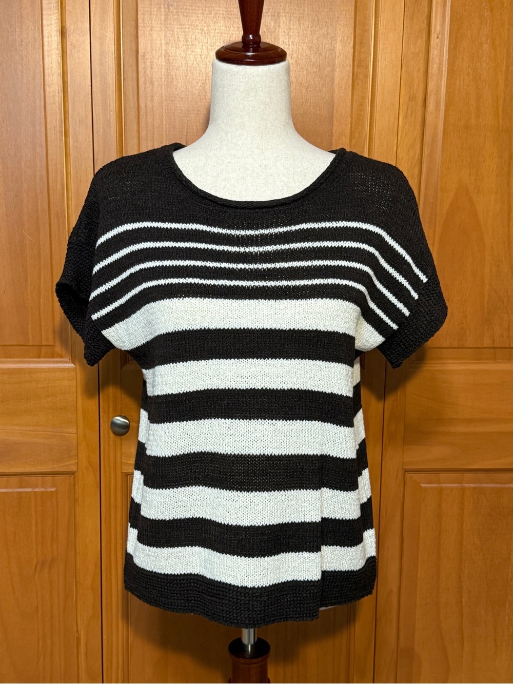 Cable & Gauge Striped Short-Sleeve Knit Top - Brown & White